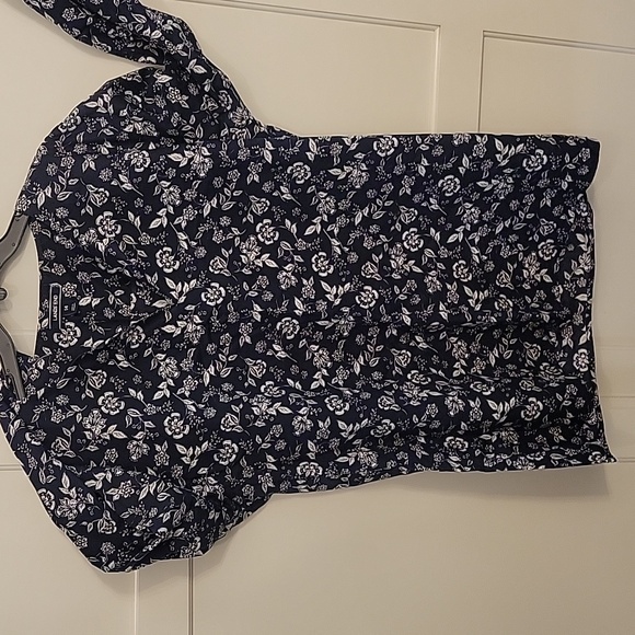 Lands' End Blue And White Flower Pattern Mandarin Collar Blouse. Size 14 - Picture 7 of 7